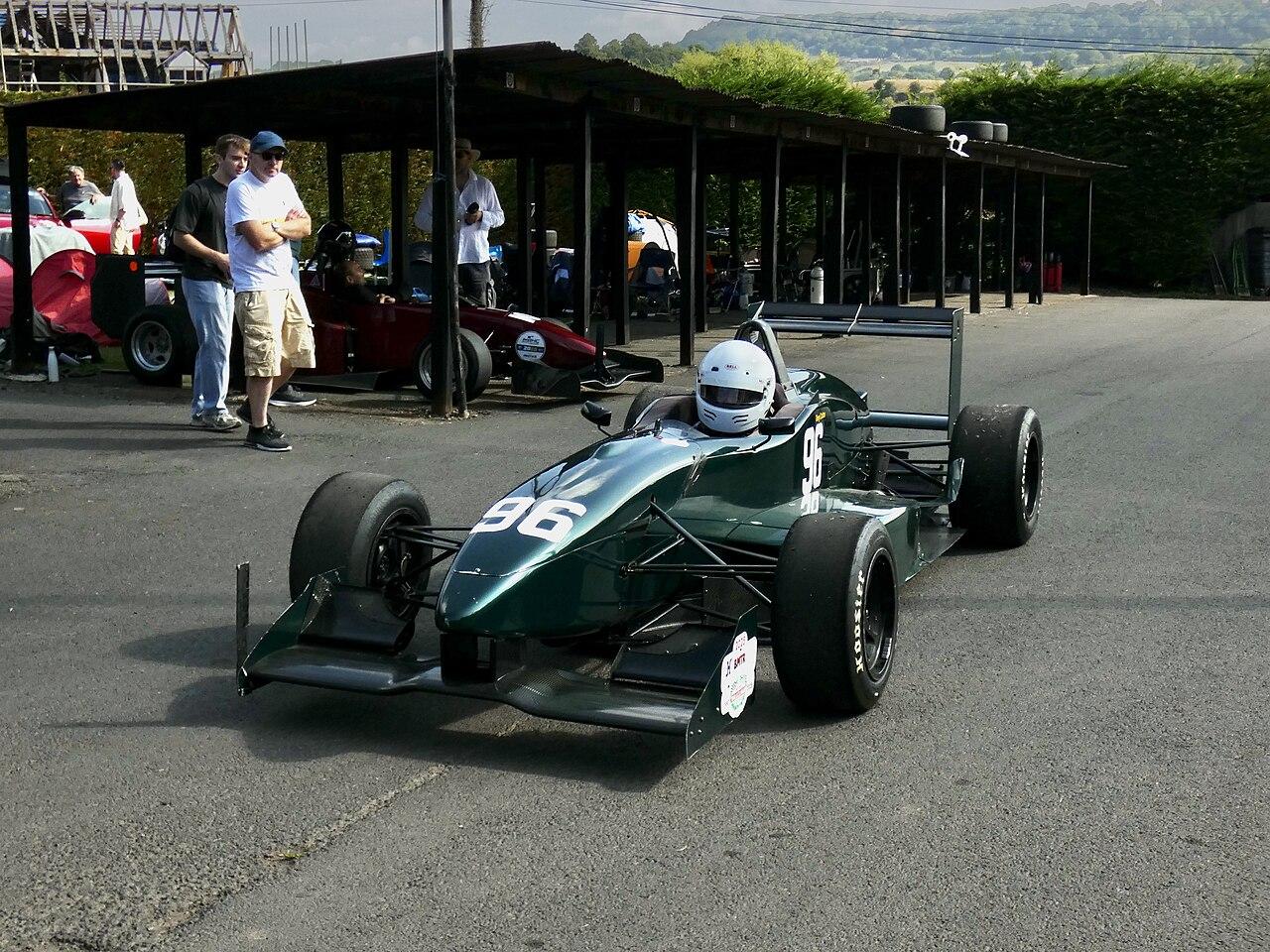 F1赛车伤病预防:别让热爱付出代价(职业联赛视角)